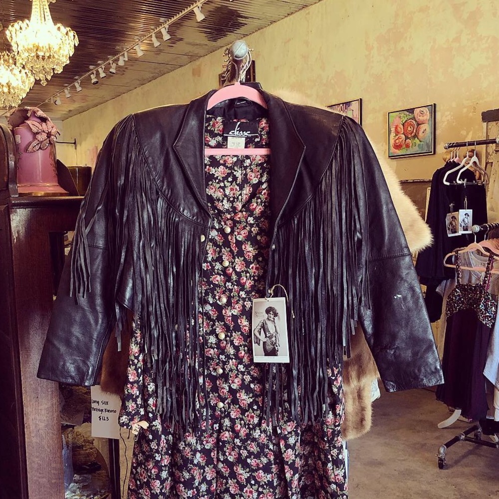 Vintage 70’s fringe cropped leather jacket!